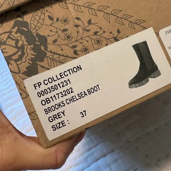 FREE‎ PEOPLE Brooks Chelsea Boots in grey Lug Sole size 37 NWT - Picture 6 of 7